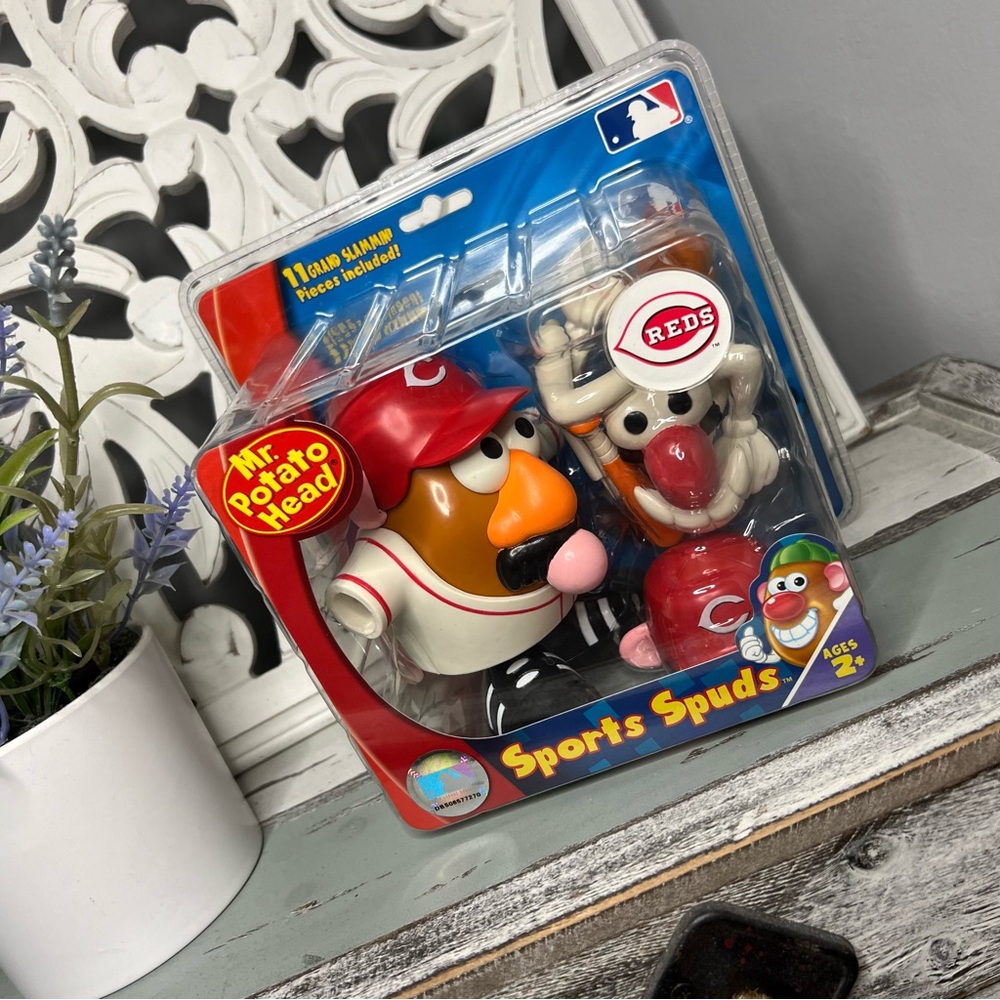 Hasbro MLB Series Cincinnati Reds Sports Spuds Mr Potato Head NIB Cincy Red Legs